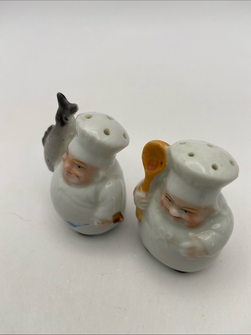 Vintage Porcelain Mini Happy Chef Salt & Pepper Shakers Set of 2 Collectible - Picture 6 of 7